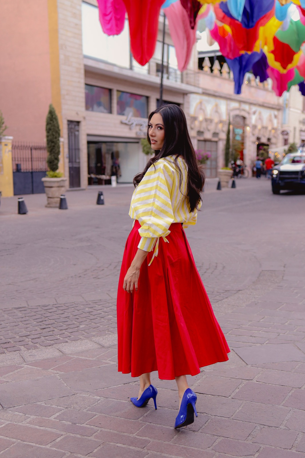 Look ADELAIDA