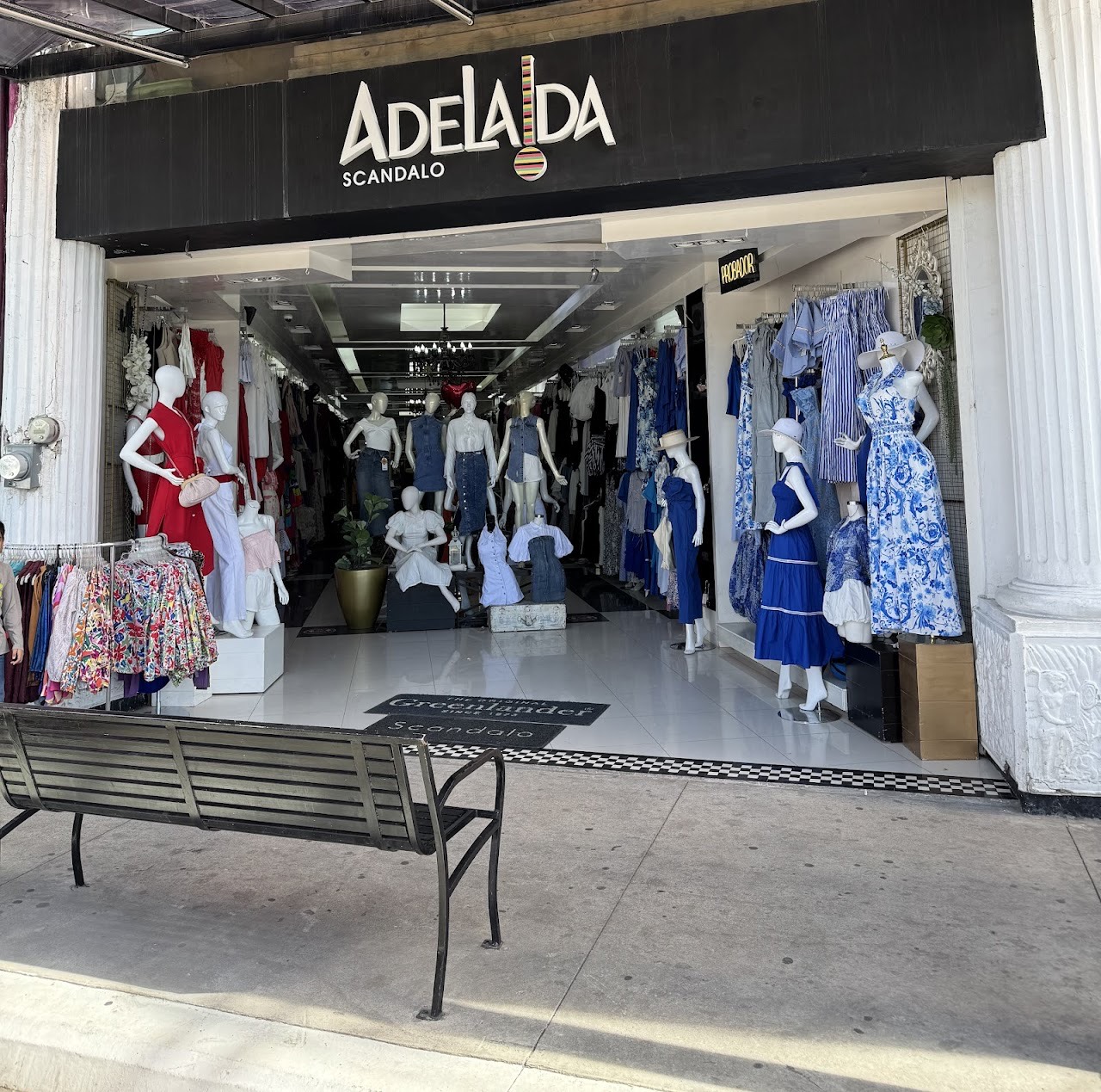 Fachada de la tienda ADELAIDA en Villa Hidalgo, Jalisco